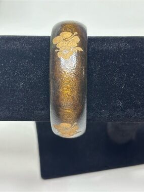 Dark Wood Bangle
Bracelet Gold Hawaiian Hibiscus
Floral Chunky Cuff